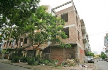 Xóa biệt thự bỏ hoang tại các khu đô thị: Đợi chế tài đủ mạnh?