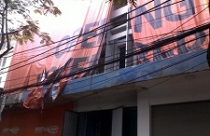 Đình chỉ cứ đình chỉ, xây vẫn cứ xây 