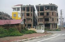 Xử lý biệt thự bỏ hoang: Bao giờ cho đến... 2012? 