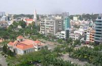 Thị trường địa ốc: Miền Bắc “mắc cạn”, miền Nam “bán tháo”