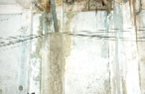 Chung cư cũ: Sập bất cứ lúc nào 