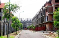 Rục rịch “săn” đất nền, biệt thự bán tháo