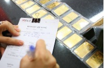 Vàng không phải SJC bán chậm