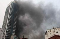 Hỏa hoạn rình rập cao ốc 