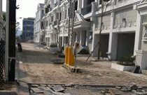 Nhà xây chưa xong vẫn ép khách nhận