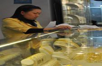 Giá vàng tiến sát 44 triệu đồng 