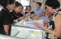 Rủ nhau mua vàng trước ngày thần tài 