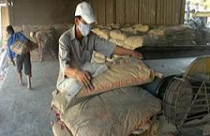 Thép, xi măng 'khủng hoảng thừa'