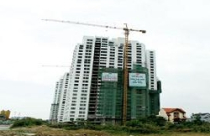 Sóng gió doanh nghiệp bất động sản 