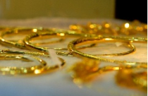 Chiều nay giá vàng tiếp tục hạ 