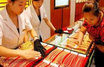 Giá vàng giảm sau khi tăng vọt 