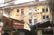 Hiểm họa từ những khu tập thể “hình tháp ngược” 