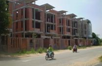 Thị trường bất động sản: Bung hàng đón lãi suất hạ 