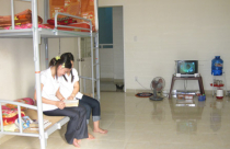 Công nhân ngoại tỉnh phải "xẻ" thu nhập eo hẹp để thuê nhà