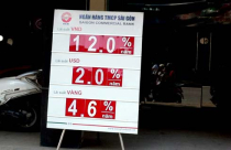 Nhà băng đua huy động vàng trước ngày bị cấm