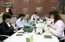 Doanh nghiệp tiếp cận tín dụng: Có “trần” này, thiếu “trần” kia