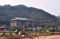 Một khu giải trí bị chậm tiến độ vì không đủ mặt bằng