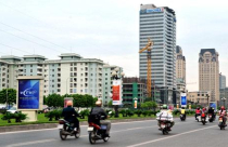 Đua nhau phá giá BĐS: 'Sống chết mặc bay'