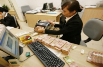 Trần lãi suất cho vay: Sao không dành để kích cầu?