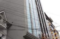 Loạt tòa nhà mặt phố xây dựng bất thường ở Hà Nội