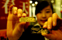 Tại sao giá vàng đang tạm xuống?