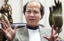 Hai tay vực dậy thị trường