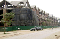 Cắt nội thất, bàn giao nhà thô để giảm giá