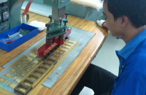 Giá vàng đầu ngày biến động mạnh