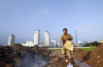 Nghịch lý thị trường bất động sản