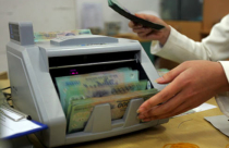 Tiền đâu trả lãi?