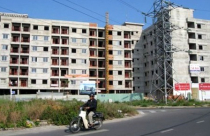 Ế ẩm, vẫn cao giá