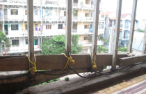 Bất an với lan can