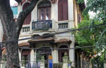 Mua gom biệt thự Pháp cổ: Chủ trương đúng, nhưng…