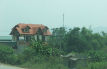 Quản đất nông, lâm trường... trên giấy - Bài 2: Biệt thự xây nhanh, chính quyền không xoay kịp