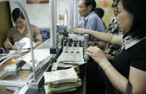 Chưa xử lý được nợ xấu, lại đua lãi suất