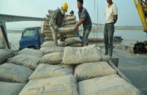 Tiêu thụ xi măng tiếp tục giảm