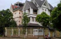 Biệt thự hạng sang tiếp đà giảm giá