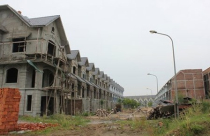 Biệt thự vùng ven Hà Nội: “Bán không ai mua”