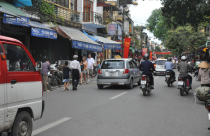 Nhà mặt phố Hà Nội rớt giá mạnh