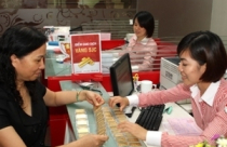 "Sốt" thanh khoản ngân hàng đẩy vàng "nội" tăng giá