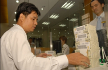 Ngoại tệ chảy vào ngân hàng