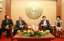 Nguyên Thủ tướng Malaixia trao đổi với Bộ Xây dựng kinh nghiệm phát triển nhà ở xã hội