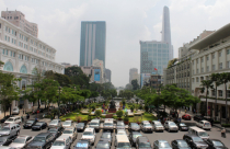 Ồ ạt xây trung tâm thương mại trên đất vàng