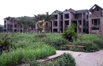 Gắn mác vỡ nợ để bán nhà đất