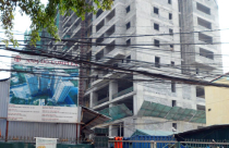 Sập giàn giáo, hai công nhân rơi từ tầng 16