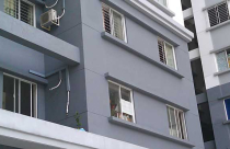 Từ vụ một bé gái rơi từ tầng 15 của chung cư Phú Mỹ Thuận: Cửa sổ chung cư, hiểm nguy rình rập