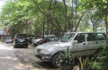 Bãi đỗ xe tĩnh Đầm Trấu: Dân phản đối kịch liệt, quận vẫn quyết làm