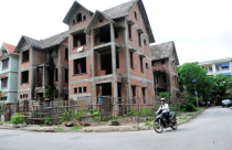 Loạn nhà đất bị gắn mác vỡ nợ để kích cầu