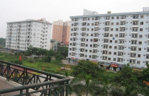 Nhà giàu tỉnh lẻ săn nhà Hà Nội giảm giá