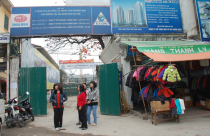 Hàng chục hộ dân lo nhà sập